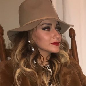 Meet your Posher, Taylor